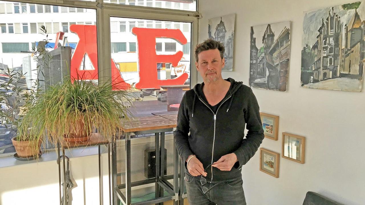 Galerist Peter Preis, Betreiber der Galerie auf dem ehemaligen AEG-Gelände in der Fürther Straße in Nürnberg