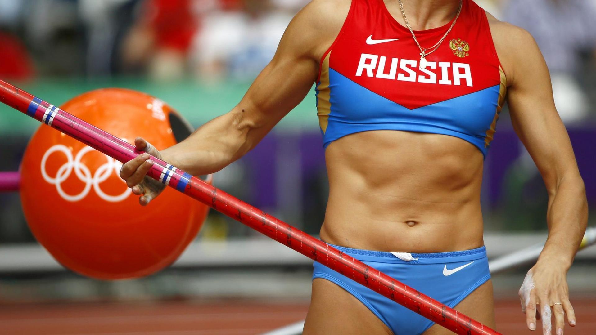 Nahaufnahme vom Trikot einer russischen Sportlerin.