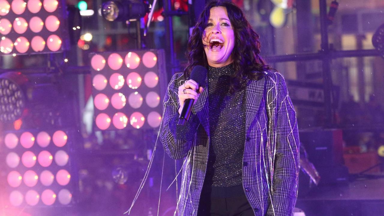 Die Sängerin Alanis Morissette in der Neujahrsnacht 2020 bei einem Konzert am New Yorker Times Square. Die Sängerin Alanis Morissette in der Neujahrsnacht 2020 bei einem Konzert am New Yorker Times Square.