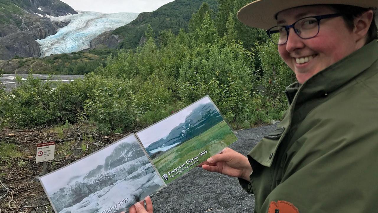Kenai National Park: Ranger Laura Vaydenova zeigt den Rückzug des Exit-Gletscher binnen sieben Jahren. Kenai National Park: Ranger Laura Vaydenova zeigt den Rückzug des Exit-Gletscher binnen sieben Jahren.