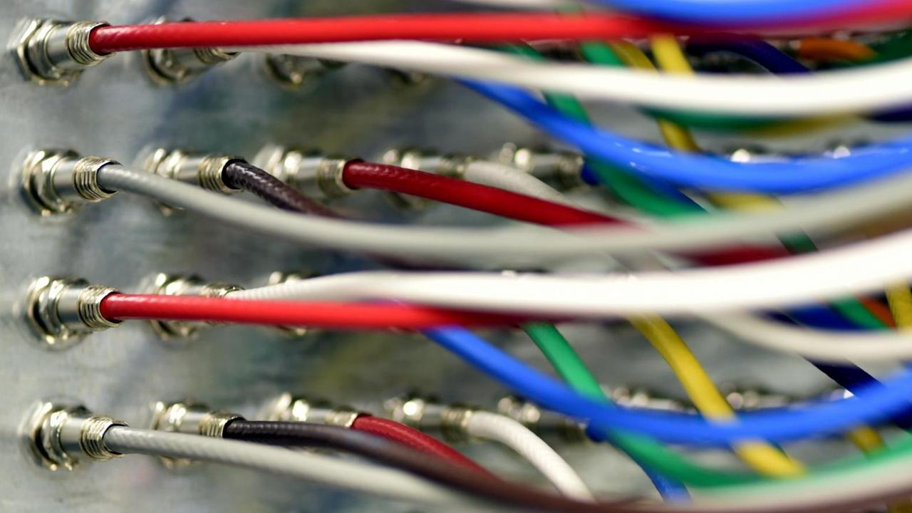 Bunte Kabel eines Kabelnetzbetreibers Bunte Kabel eines Kabelnetzbetreibers