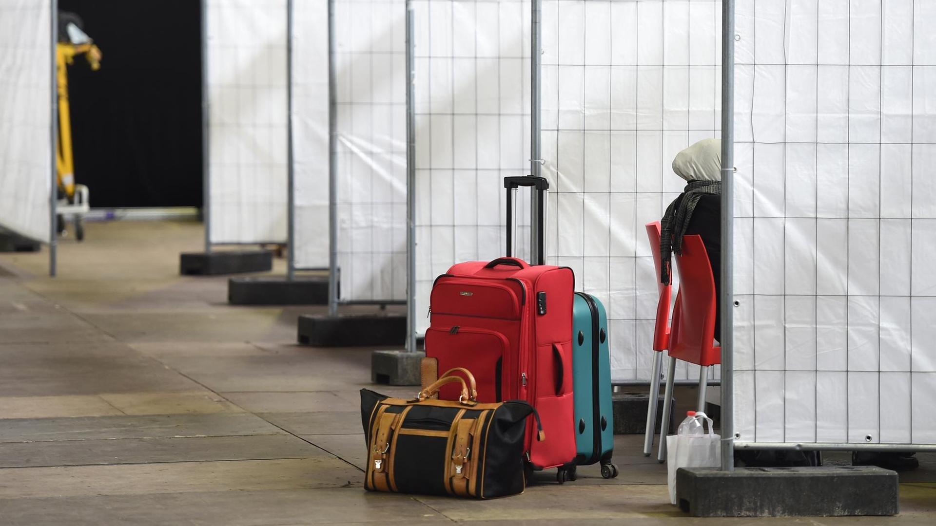 Flüchtlinge bei der Registrierung in der Zentralen Registrierungsstelle im nordrhein-westfälischen Greven. Flüchtlinge bei der Registrierung in der Zentralen Registrierungsstelle im nordrhein-westfälischen Greven.