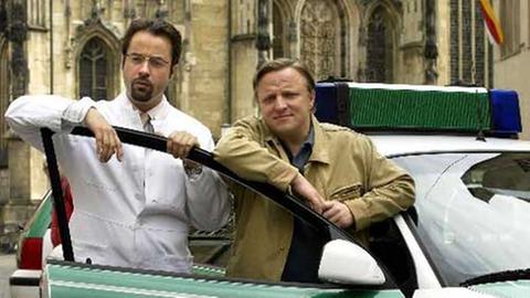 Die beiden Schauspieler Jan Josef Liefers, links, und Axel Prahl spielen in der Reihe "Tatort" Kriminalbeamte aus Münster