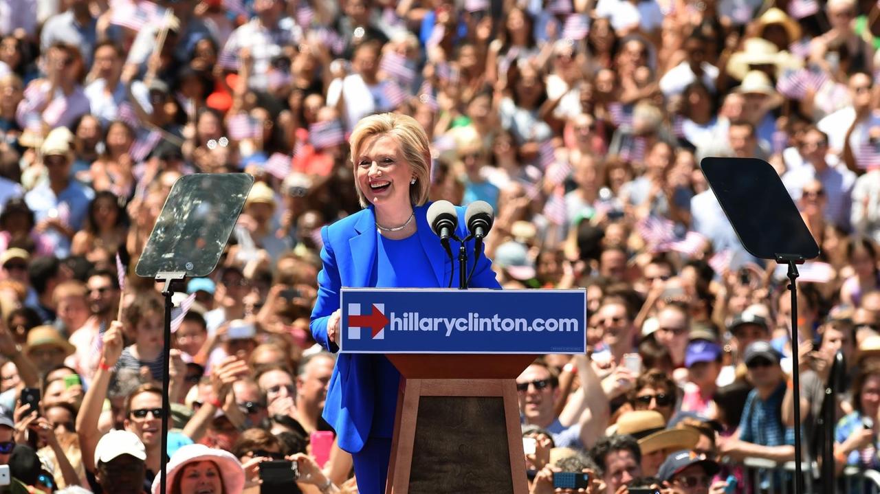 Hillary Clinton beim Auftakt ihres Wahlkampfes auf der Roosevelt-Insel in New York Hillary Clinton beim Auftakt ihres Wahlkampfes auf der Roosevelt-Insel in New York