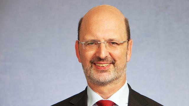 Albrecht Beutelspacher, deutscher Mathematik-Professor, Fernsehmoderator und Autor. Er ist Gruender und Direktor des Mathematikums in Gießen.