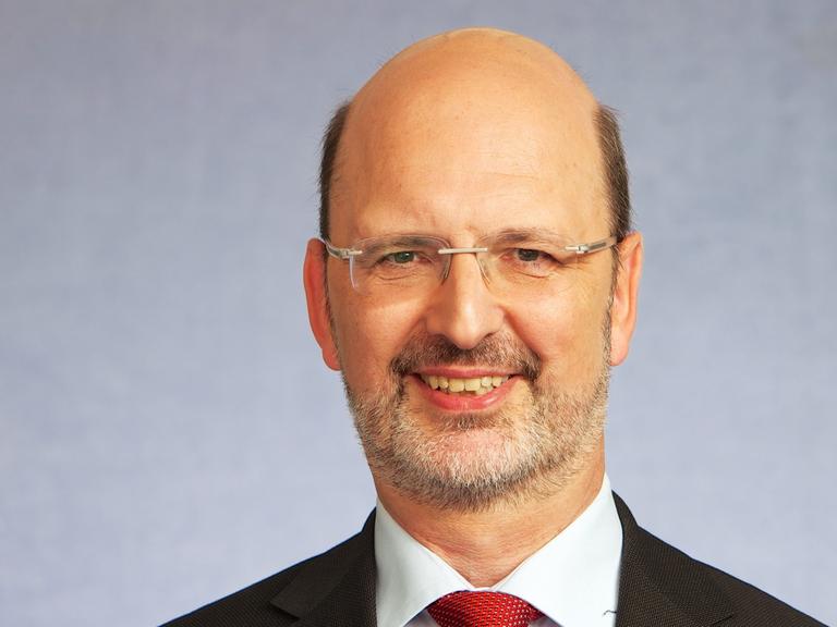 Albrecht Beutelspacher, deutscher Mathematik-Professor, Fernsehmoderator und Autor. Er ist Gruender und Direktor des Mathematikums in Gießen.