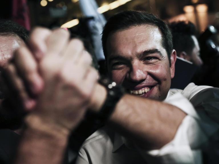 Syriza-Chef Alexis Tsipras bei der Ankunft auf der Siegesfeier seiner Partei in Athen