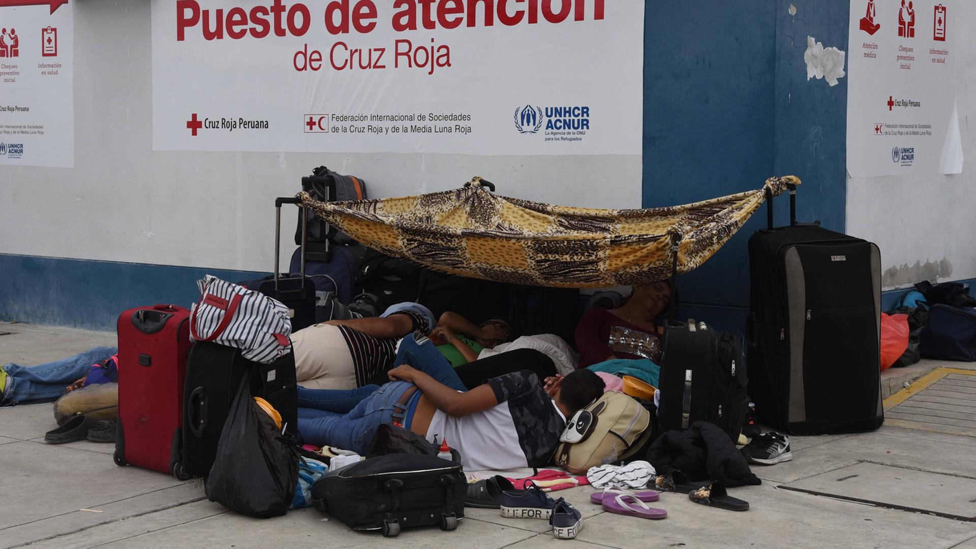 Flüchtlinge aus Venezuela kampieren an der Grenze zu Peru Flüchtlinge aus Venezuela kampieren an der Grenze zu Peru