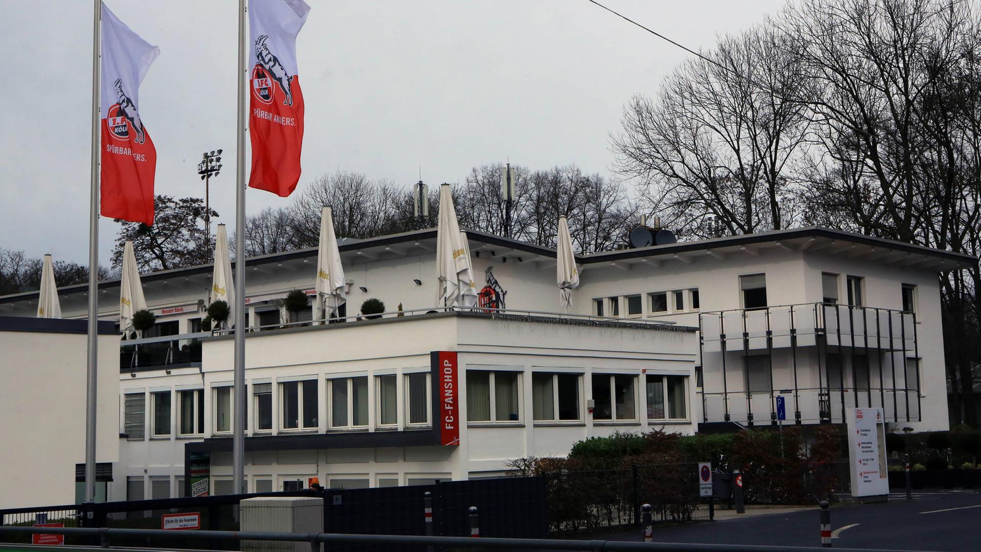 Der RheinEnergieSportpark ist eine Sportanlage des 1. FC Köln in Köln-Sülz. Die Anlage umgibt das Clubhaus des Vereins, das Geißbockheim. Sie besteht aus neun Plätzen und soll erweitert werden. Der Ausbau im Grüngürtel ist umstritten. Eine Bürgerinitiative ist dagegen. Der RheinEnergieSportpark ist eine Sportanlage des 1. FC Köln in Köln-Sülz. Die Anlage umgibt das Clubhaus des Vereins, das Geißbockheim. Sie besteht aus neun Plätzen und soll erweitert werden. Der Ausbau im Grüngürtel ist umstritten. Eine Bürgerinitiative ist dagegen.