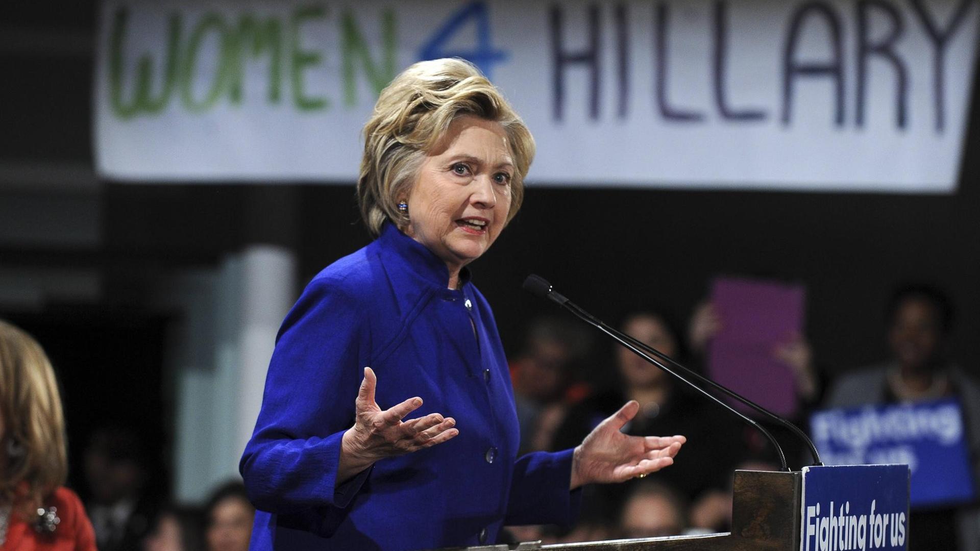 Hillary Clinton spricht auf einem "Women for Hillary"-Event. Hillary Clinton spricht auf einem "Women for Hillary"-Event.