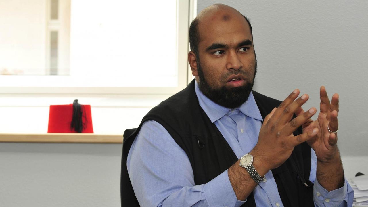 Mohammad Imran Sagir, Leiter der islamischen Telefon-Seelsorge und Gefängnisseelsorger in Berlin. (Bild: AFP / John MacDougall) Mohammad Imran Sagir, Leiter der islamischen Telefon-Seelsorge und Gefängnisseelsorger in Berlin. (Bild: AFP / John MacDougall)