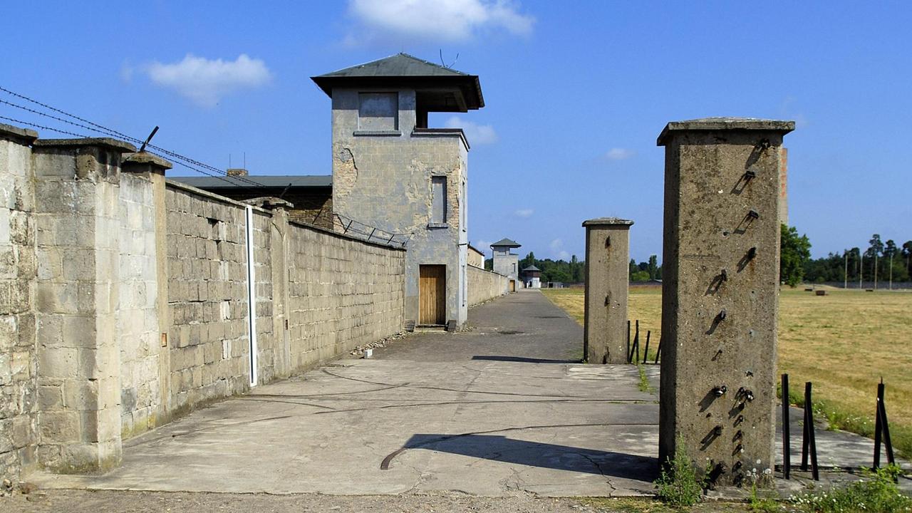 Lagerbegrenzung des KZ Sachsenhausen bei Berlin. Lagerbegrenzung des KZ Sachsenhausen bei Berlin.