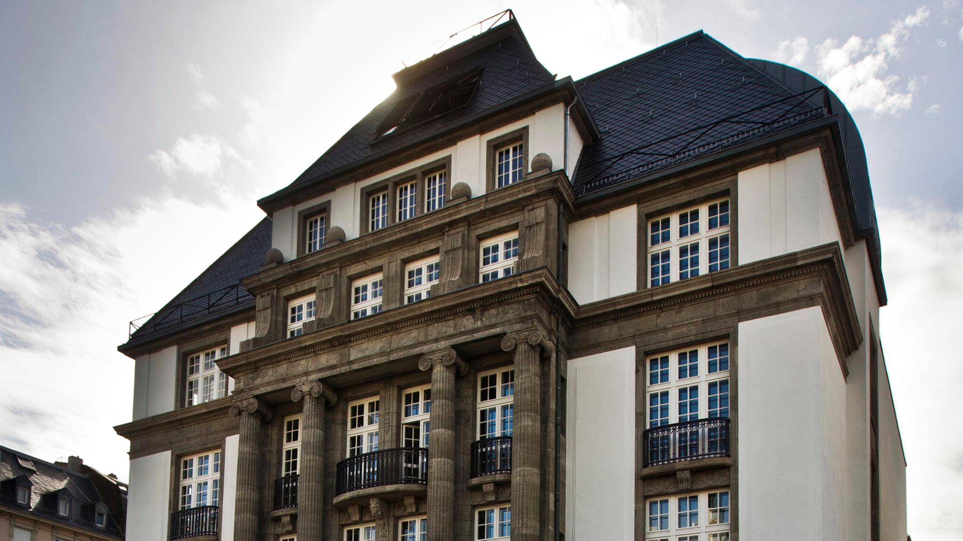 Das Deutsche Filmmuseum am Museumsufer in Frankfurt am Main: Hier wird derzeit die Ausstellung "Film & Games" gezeigt. Das Deutsche Filmmuseum am Museumsufer in Frankfurt am Main: Hier wird derzeit die Ausstellung "Film & Games" gezeigt.