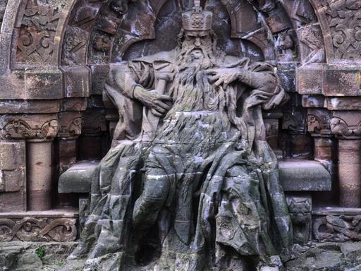 Die Skulptur am Kyffhäuser-Denkmal zeigt Kaiser Friedrich I. Barbarossa.