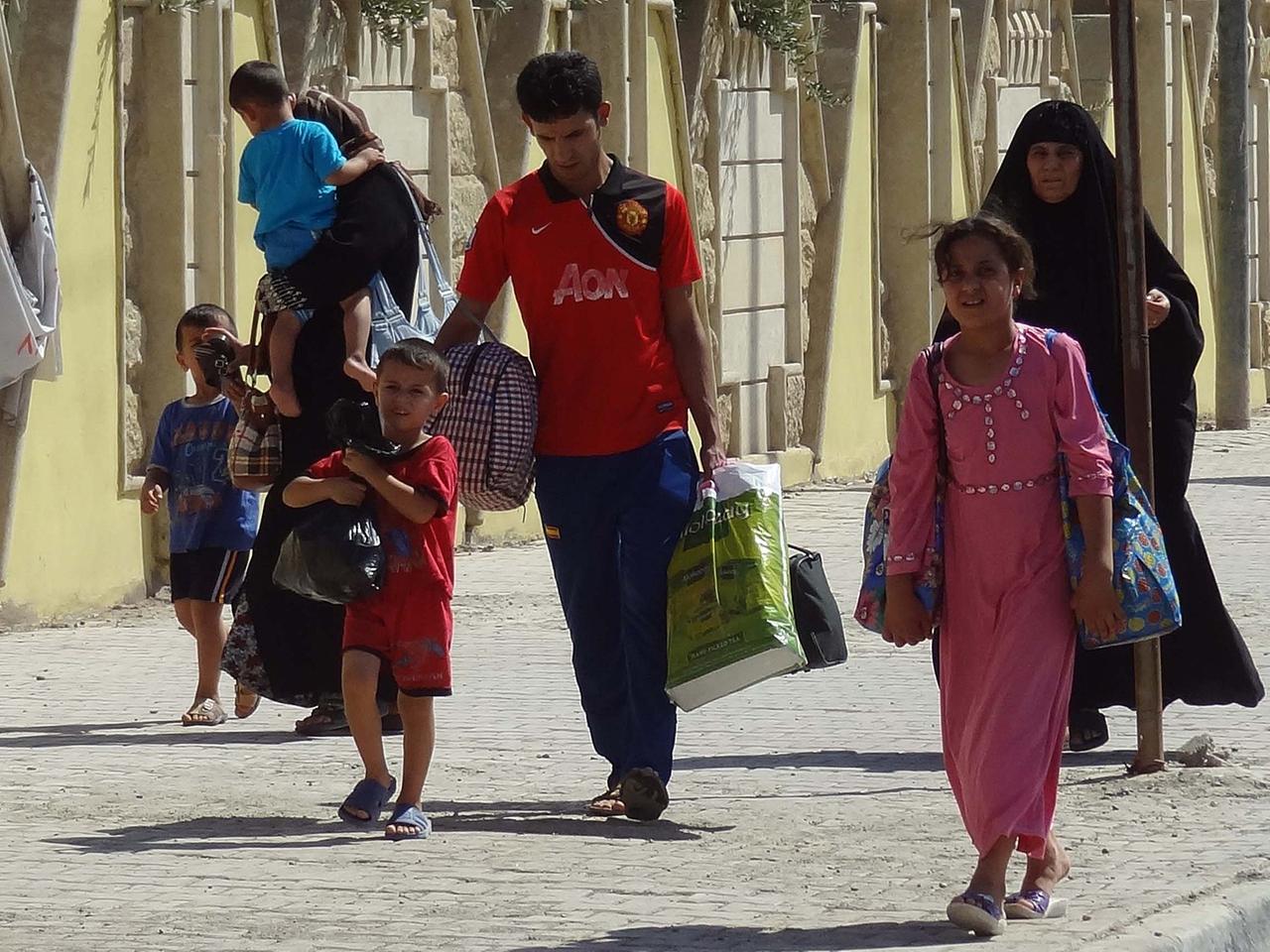 Christen und kurdische Jesiden auf der Flucht im Nordirak Christen und kurdische Jesiden auf der Flucht im Nordirak