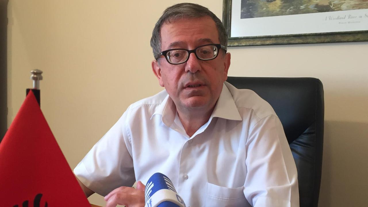 Fatmir Brahimaj von der Albanischen Ärzte-Vereinigung im DLF-Interview. Fatmir Brahimaj von der Albanischen Ärzte-Vereinigung im DLF-Interview.