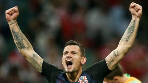 Der kroatische Fußballnationalspieler Dejan Lovren jubelt nach einem erfolgreichen WM-Spiel