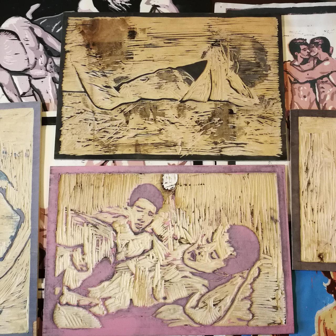 Druckplatten die pornografische Szenen aus dem Projekt Team Boys zeigen. Druckplatten die pornografische Szenen aus dem Projekt Team Boys zeigen.