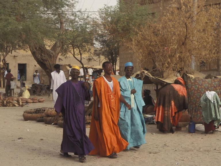 Strassenszene in Timbuktu, Mali.