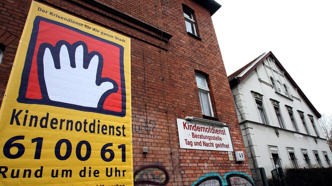 Das Gebäude des Kindernotdienstes Berlin in Kreuzberg, der rund um die Uhr erreichbar ist. Das Gebäude des Kindernotdienstes Berlin in Kreuzberg, der rund um die Uhr erreichbar ist.