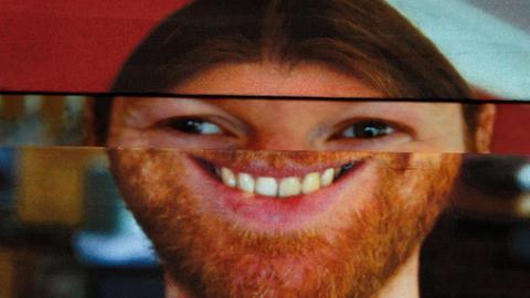 Richard D. James alias Aphex Twin lässt sich gerne als verzerrte Fratze ablichten.