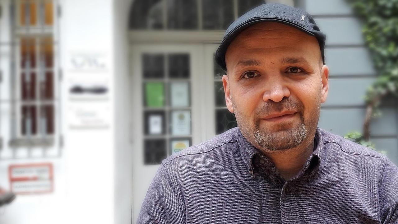 Mahmoud Hassino ist syrischer Flüchtling in Berlin und Organisator der ersten Wahl "Mr. Gay Syria" Mahmoud Hassino ist syrischer Flüchtling in Berlin und Organisator der ersten Wahl "Mr. Gay Syria"