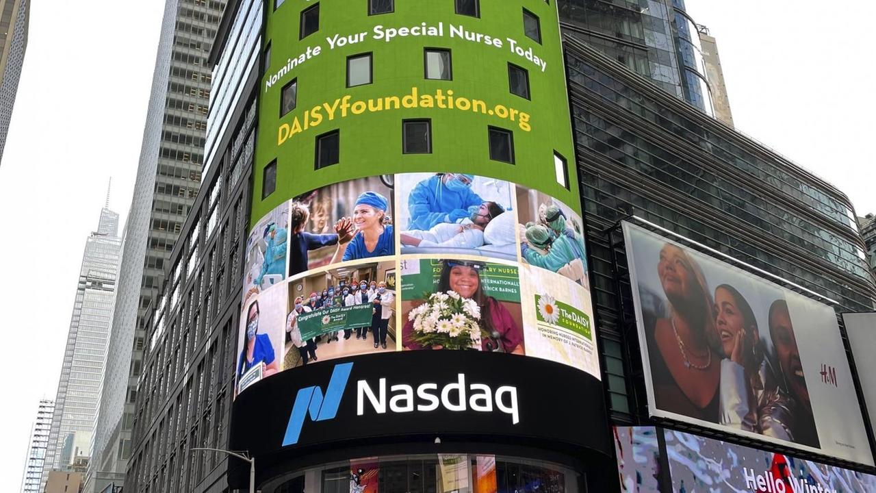 Nasdaq Marketplace am New Yorker Times Square. Nasdaq Marketplace am New Yorker Times Square.