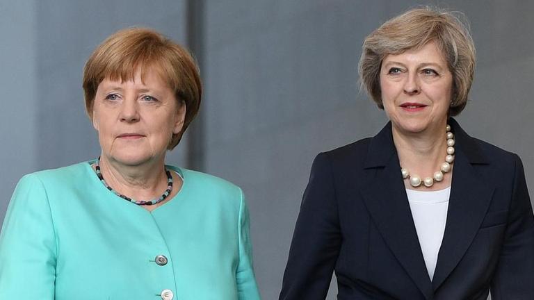 Bundeskanzlerin Angela Merkel (l.) mit Großbritanniens Premierministerin Theresa May, der Nachfolgerin des zurückgetretenen David Cameron Bundeskanzlerin Angela Merkel (l.) mit Großbritanniens Premierministerin Theresa May, der Nachfolgerin des zurückgetretenen David Cameron