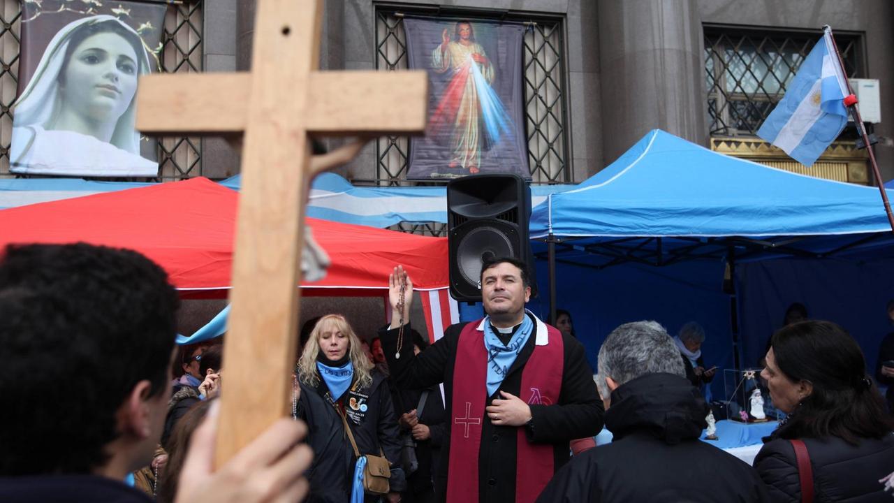 Demonstration der Abtreibungsgegner in Buenos Aires mit kirchlichem Segen