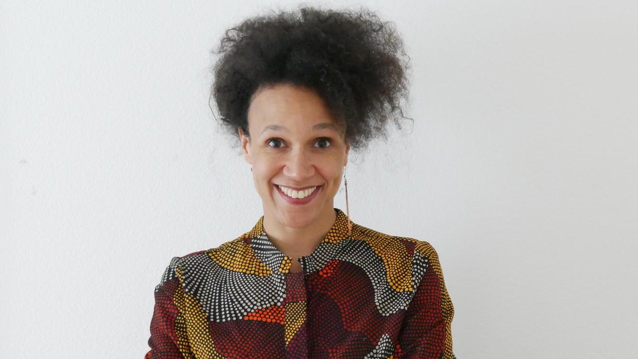 Porträt von Vanessa E. Thompson. Porträt von Vanessa E. Thompson.