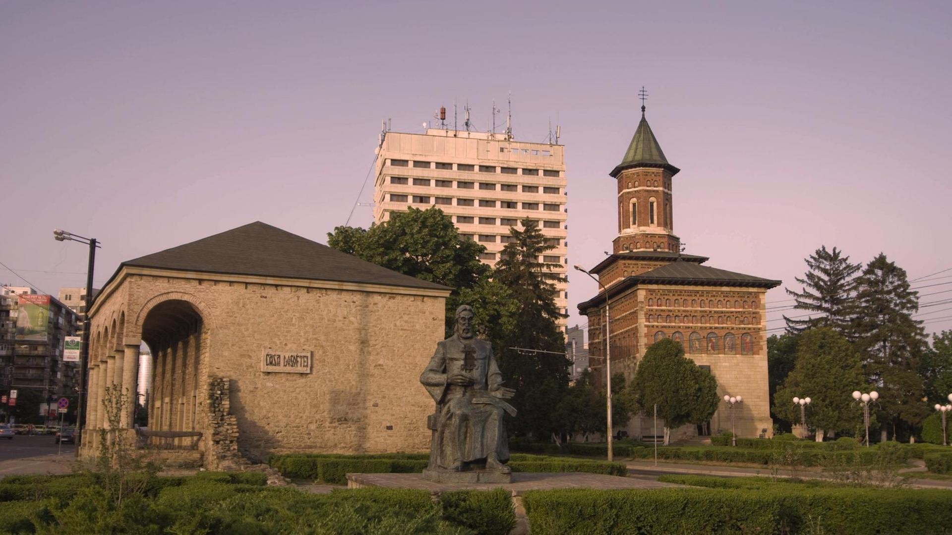 Museum der Altmoldauischen Literatur und Kirche St. Nicolas in Iasi, Rumänien. Museum der Altmoldauischen Literatur und Kirche St. Nicolas in Iasi, Rumänien.