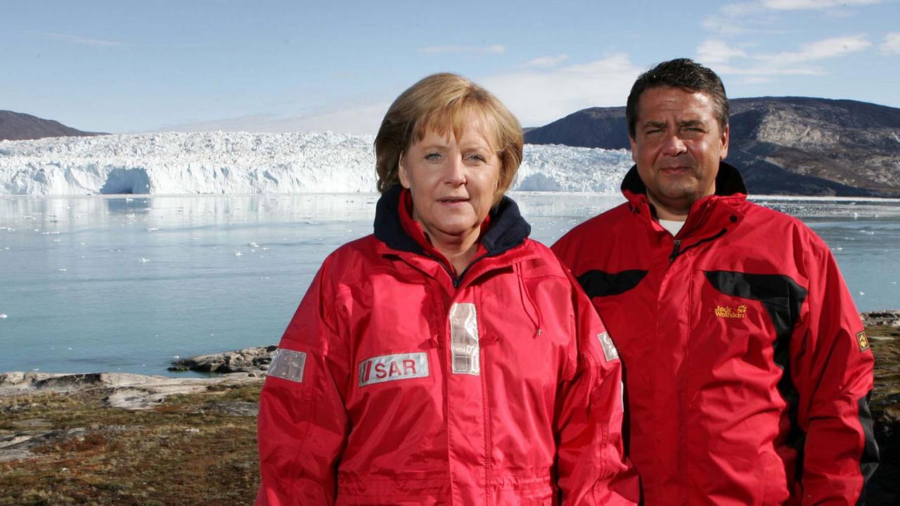 Bundeskanzlerin Angela Merkel und Sigmar Gabriel, damals Bundesumweltminister, 2007 in Grönland