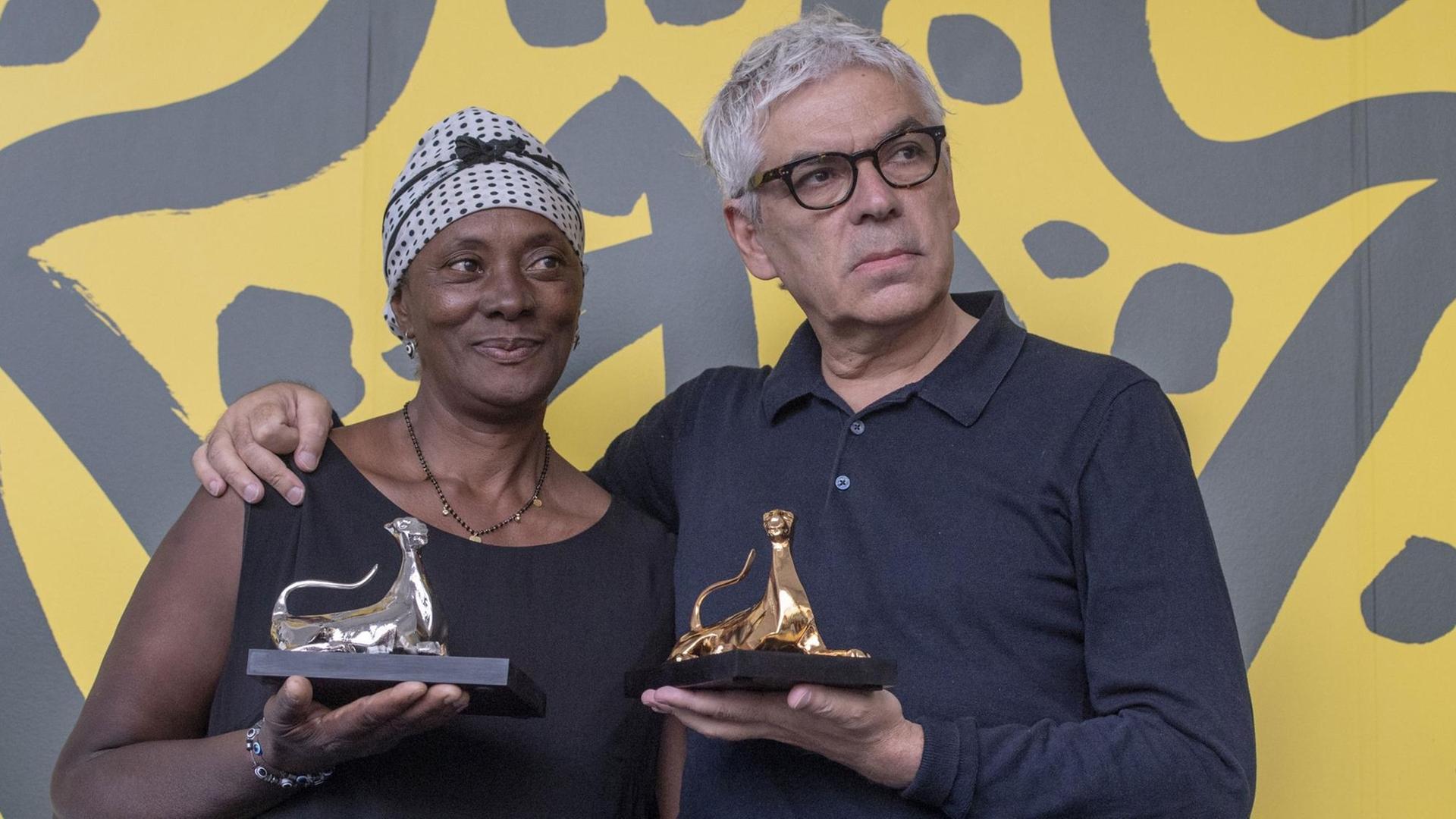 Den Hauptpreis des 72. Internationalen Filmfestivals Locarno, den Goldenen Leoparden, hat der Spielfilm "Vitalina Varela" des Regisseurs Pedro Costa aus Portugal gewonnen. Hier mit der Schauspielerin Vitalina Varela. Den Hauptpreis des 72. Internationalen Filmfestivals Locarno, den Goldenen Leoparden, hat der Spielfilm "Vitalina Varela" des Regisseurs Pedro Costa aus Portugal gewonnen. Hier mit der Schauspielerin Vitalina Varela.
