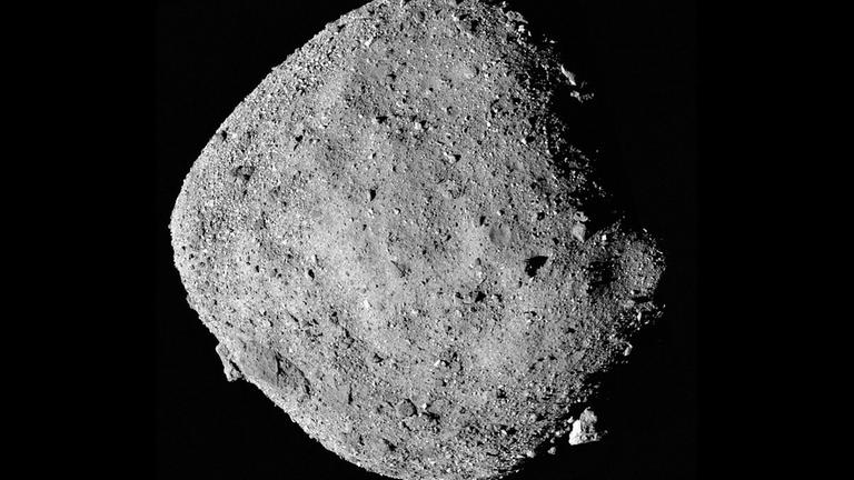 Der Asteroid Bennu könnte ein "wieder erstandener" Trümmerhaufen nach einem vorausgegangenen Einschlag sein Der Asteroid Bennu könnte ein "wieder erstandener" Trümmerhaufen nach einem vorausgegangenen Einschlag sein
