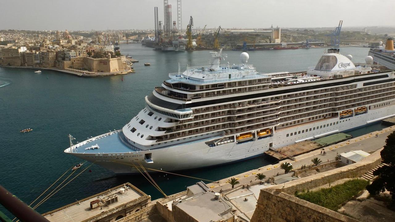 Kreuzfahrtschiff im Grand Harbor, Valletta Kreuzfahrtschiff im Grand Harbor, Valletta