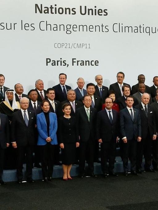 Staats- und Regierungschefs beim Gruppenfoto für den Pariser Weltklimagipfel