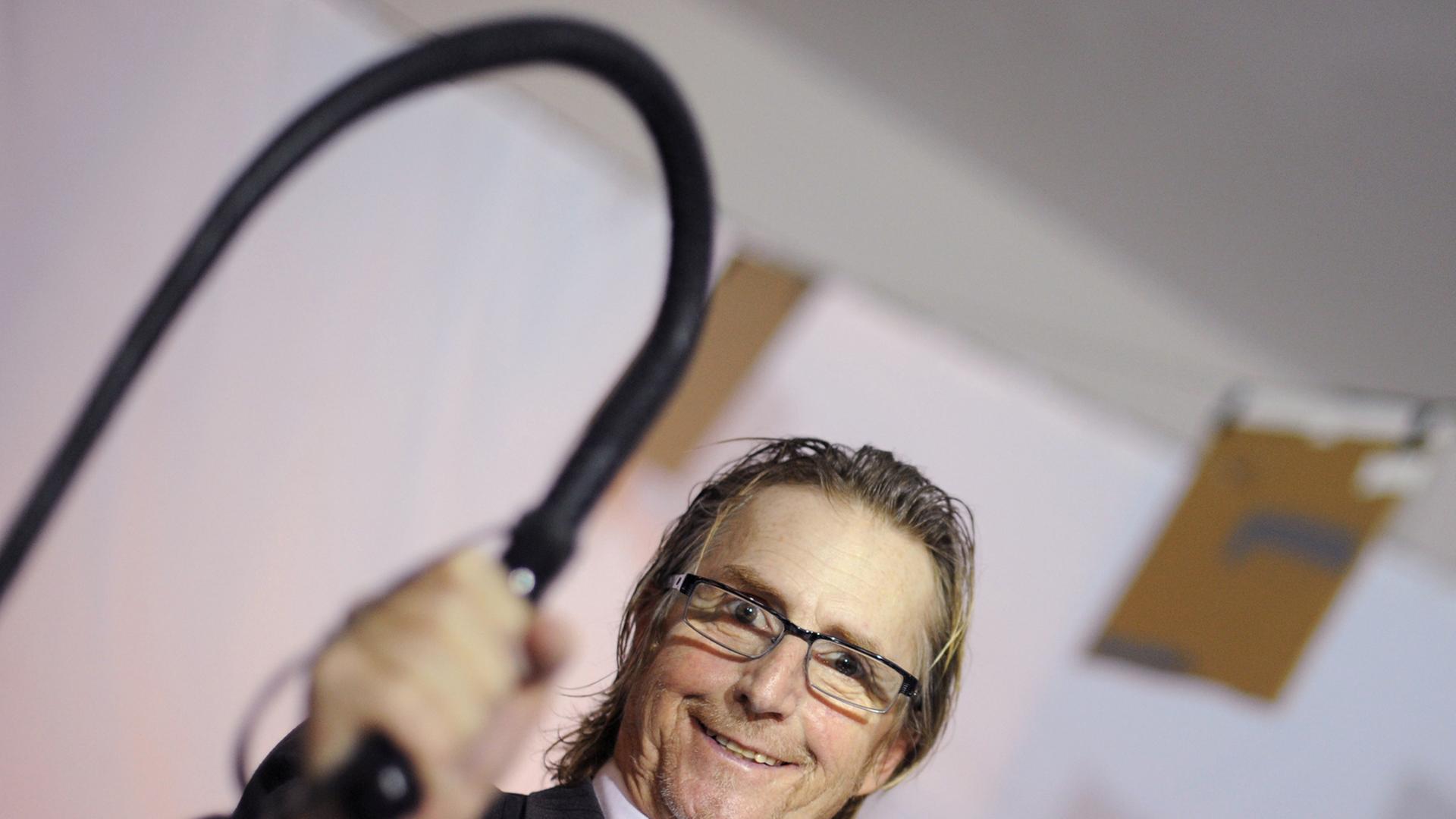 Pleite wegen Unfähigkeit? Schauspieler Martin Semmelrogge als skrupelloser Top-Manager im Theaterstück "Enron". Pleite wegen Unfähigkeit? Schauspieler Martin Semmelrogge als skrupelloser Top-Manager im Theaterstück "Enron".