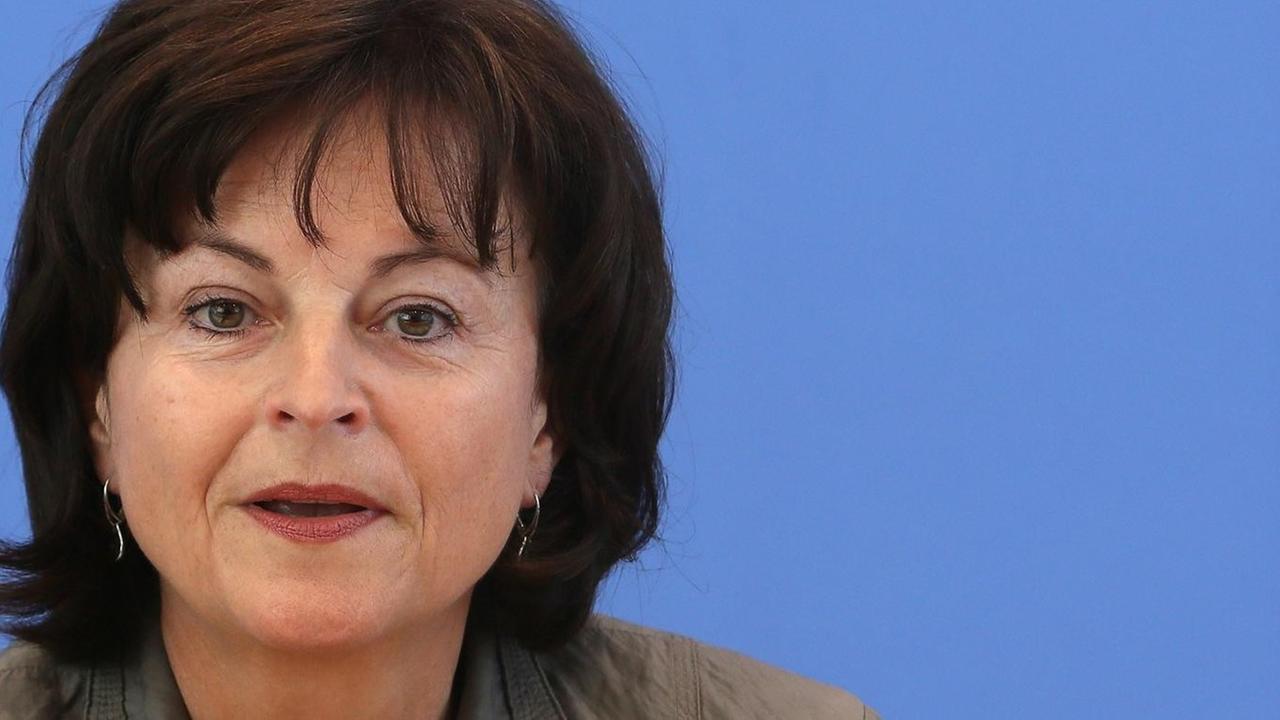 Die Bundesdrogenbeauftragte Marlene Mortler am 30.06.2015 bei der Vorstellung der Ergebnisse zum Alkoholkomsum in Deutschland für 2014. Die Bundesdrogenbeauftragte Marlene Mortler am 30.06.2015 bei der Vorstellung der Ergebnisse zum Alkoholkomsum in Deutschland für 2014.
