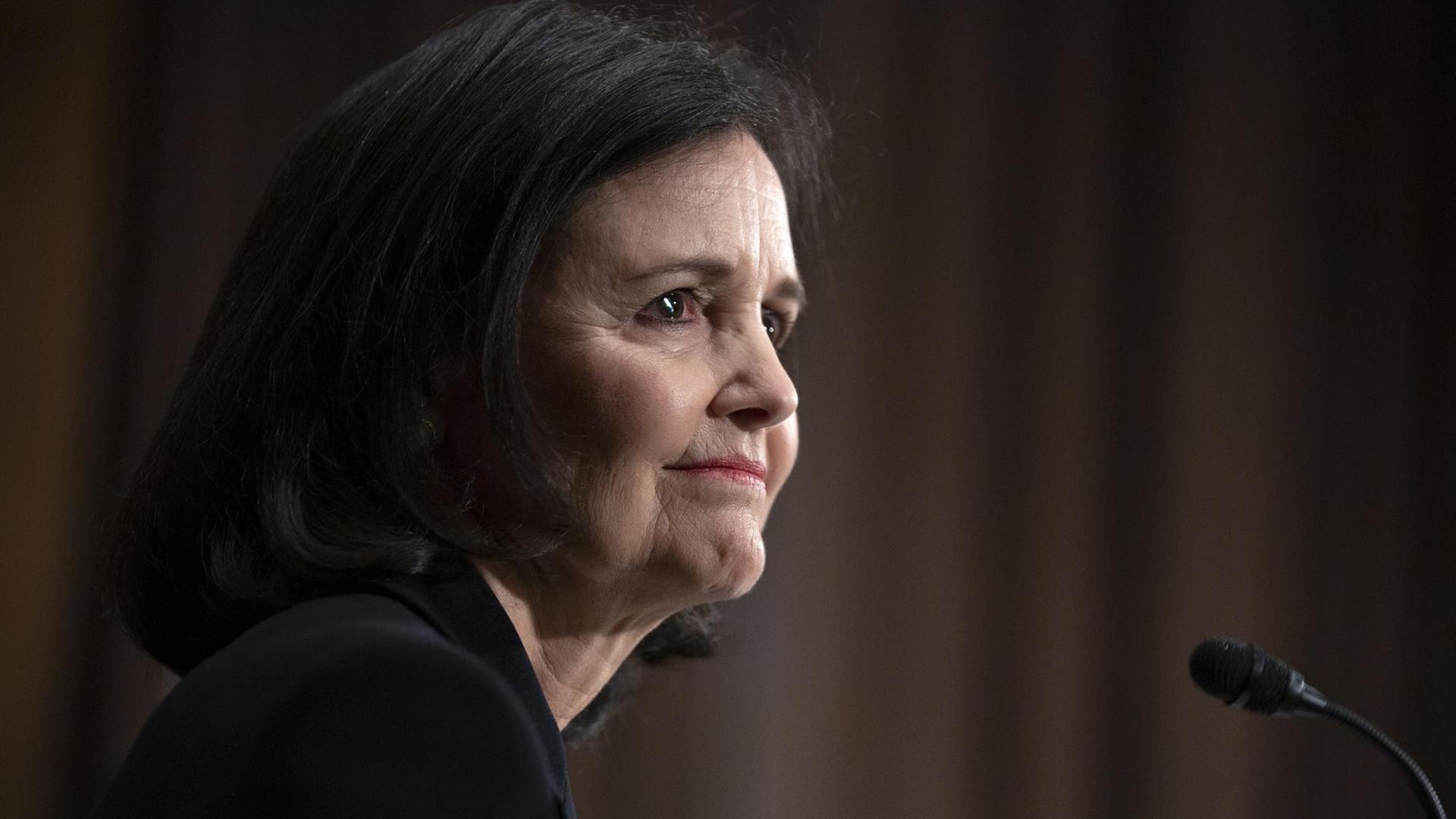 Judy Shelton wird zu ihrer Nominierung im Senat befragt. Judy Shelton wird zu ihrer Nominierung im Senat befragt.
