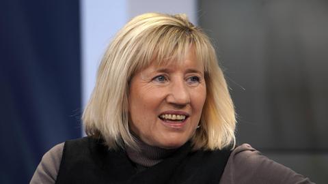 Die Autorin Ines Geipel spricht bei einer Veranstaltung der Leipziger Buchmesse.