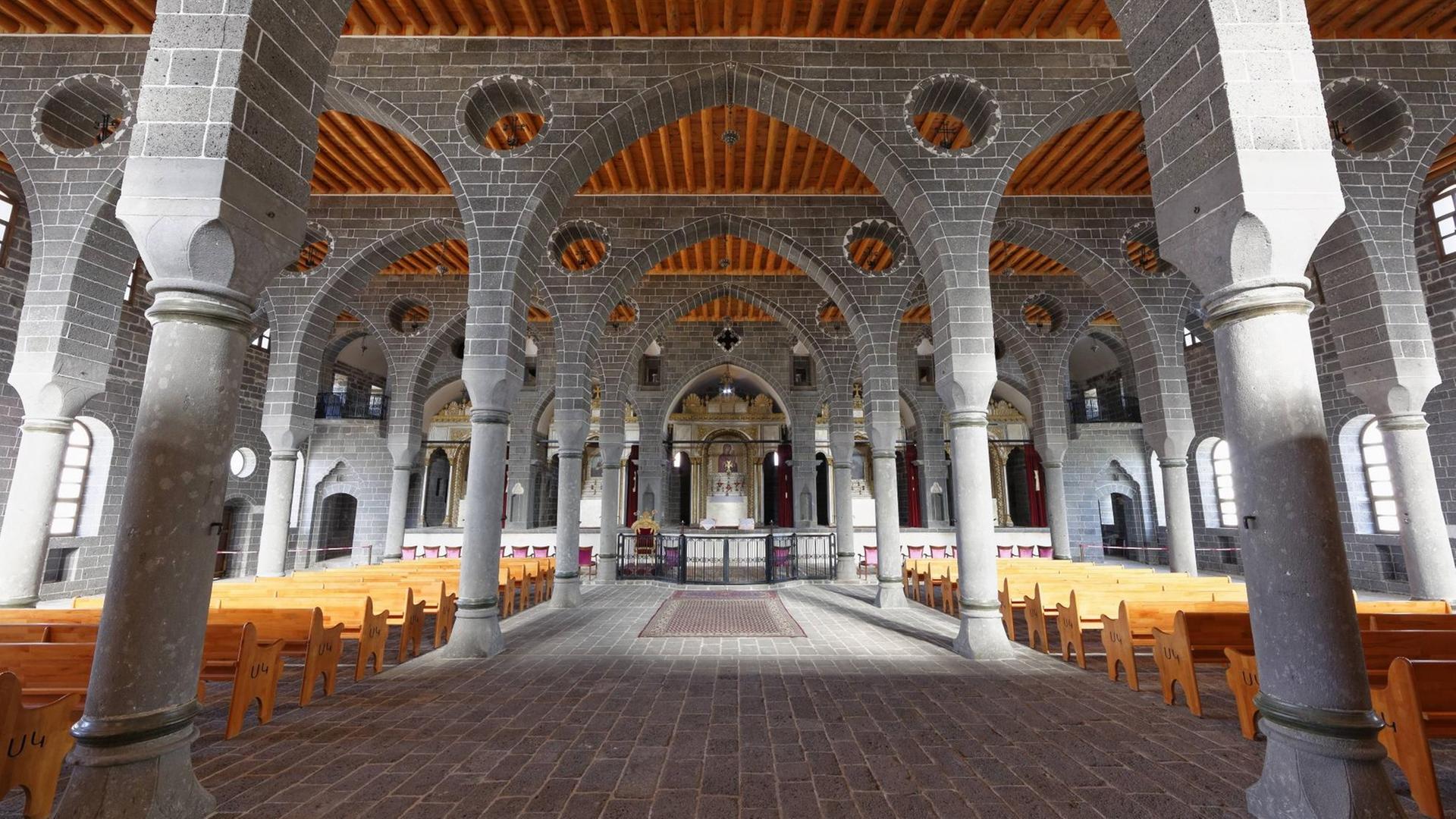 Blick in die St. Giragos Armenian Church in Diyarbakir in der Türkei.