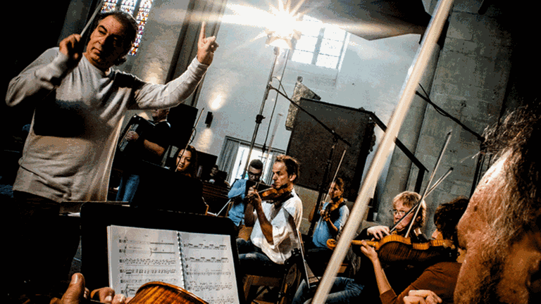Das Morgenland Chamber Orchestra mit Naci Özgüc im September 2014 in der Osnabrücker Marienkirche Das Morgenland Chamber Orchestra mit Naci Özgüc im September 2014 in der Osnabrücker Marienkirche