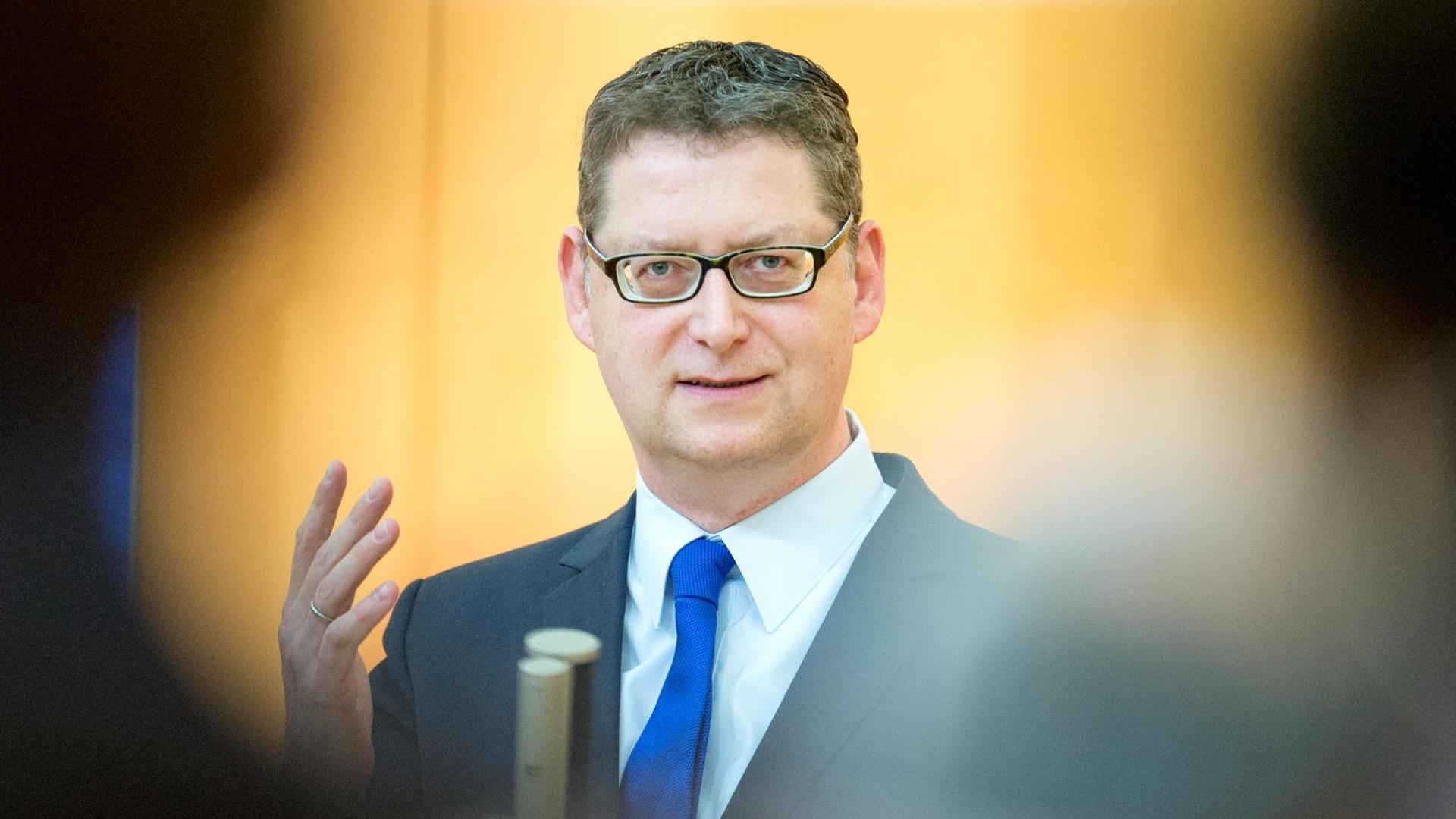 Der stellvertretende SPD-Vorsitzende Thorsten Schäfer-Gümbel im hessischen Landtag Der stellvertretende SPD-Vorsitzende Thorsten Schäfer-Gümbel im hessischen Landtag