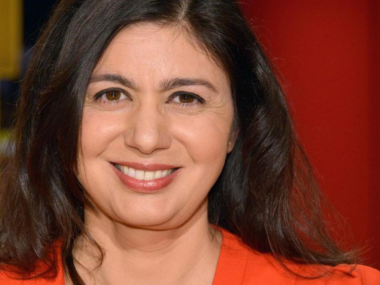 Hatice Akyün, deutsch-türkische Schriftstellerin, Journalistin, aufgenommen am 02.06.2014 während einer Aufzeichnung der RBB-Talksendung "Thadeusz" in Berlin.