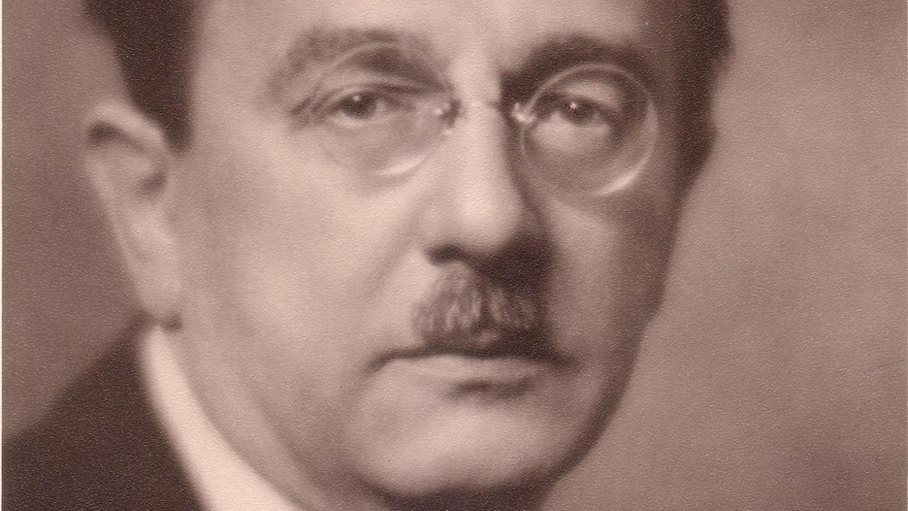 Ein Mann der Praxis: Als Komponist, Cellist, Pianist, Organist, Dirigent und Hochschullehrer prägte Franz Schmidt (1874-1939) das Wiener Musikleben Ein Mann der Praxis: Als Komponist, Cellist, Pianist, Organist, Dirigent und Hochschullehrer prägte Franz Schmidt (1874-1939) das Wiener Musikleben