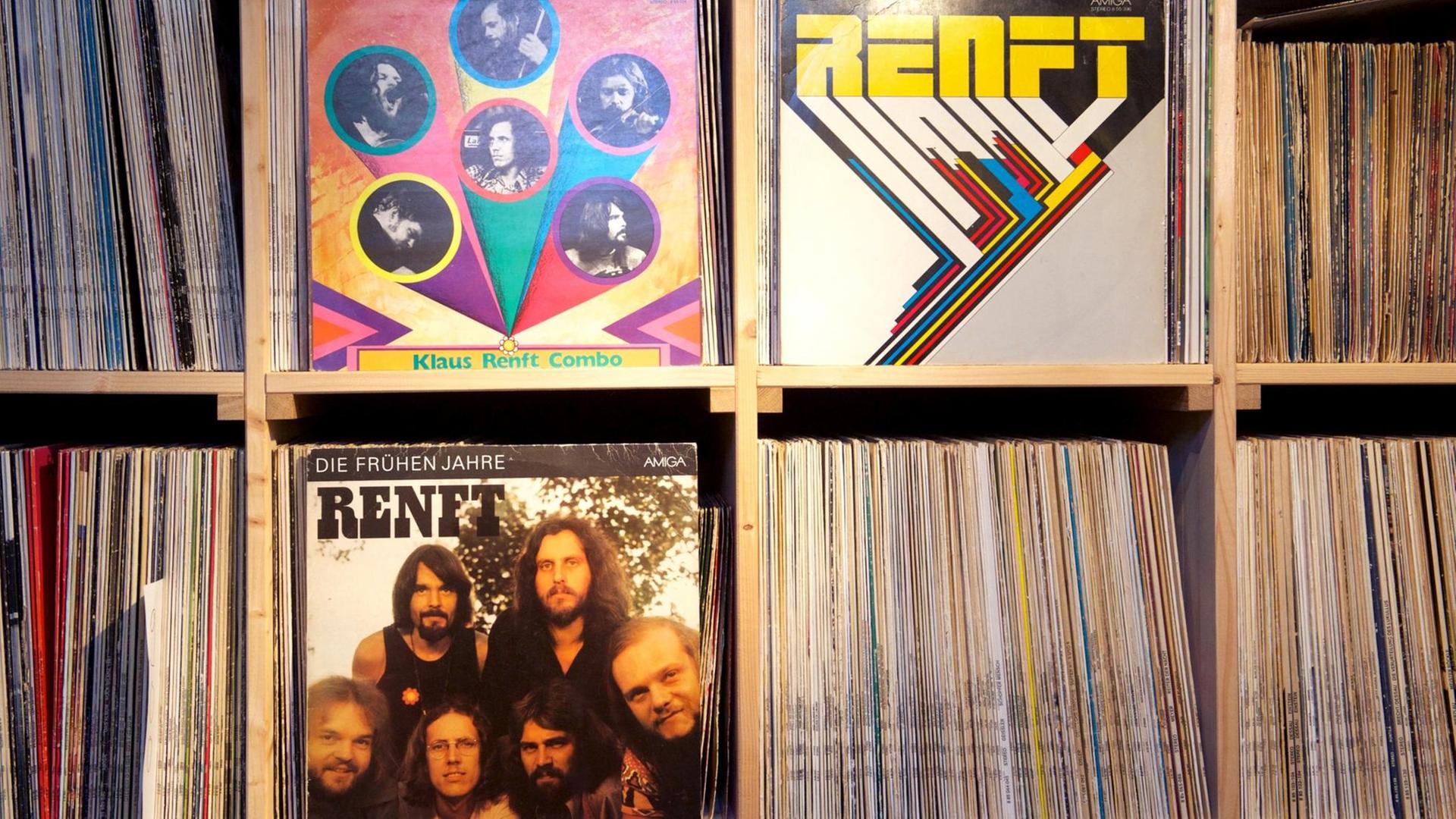 Die Schallplatten "Klaus Renft Combo", "Renft" und "Renft - Die frühen Jahre" des VEB Deutsche Schallplatten Berlin "Amiga", aufgenommen am 11.09.2013 im sächsischen Liemehna. Die Schallplatten "Klaus Renft Combo", "Renft" und "Renft - Die frühen Jahre" des VEB Deutsche Schallplatten Berlin "Amiga", aufgenommen am 11.09.2013 im sächsischen Liemehna.