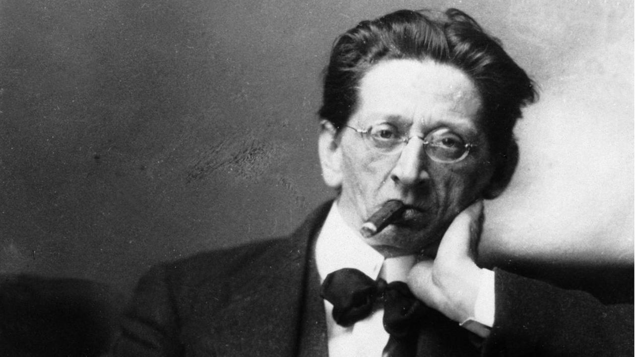 Eine undatierte schwarz-weiß Porträtaufnahme des österreichischen Komponisten Alexander Zemlinsky Eine undatierte schwarz-weiß Porträtaufnahme des österreichischen Komponisten Alexander Zemlinsky