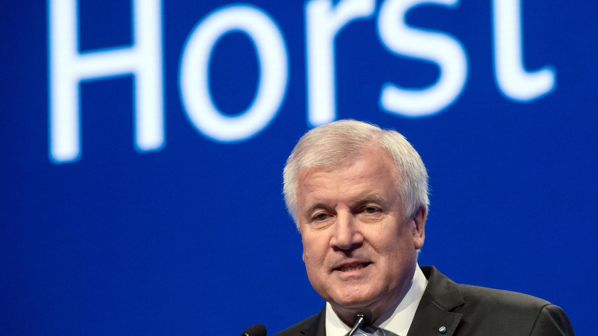 CSUParteitag Seehofer als CSUChef wiedergewählt