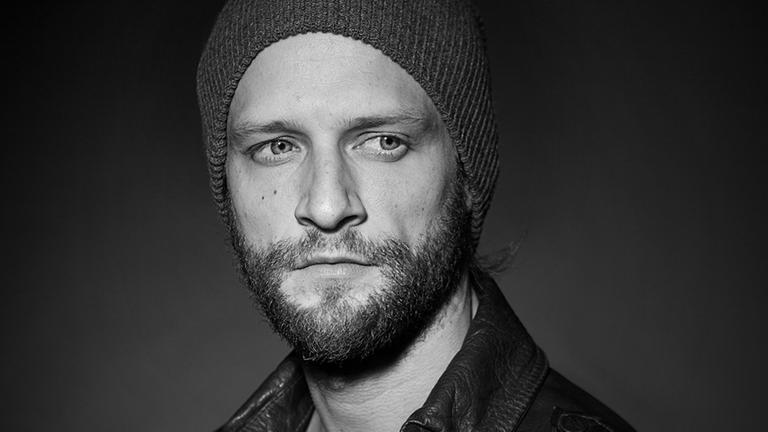 Fotograf Florian Müller, Absolvent der Hochschule Hannover hat die Fotoreportage "Hashtags Unplugged" kreiert. Fotograf Florian Müller, Absolvent der Hochschule Hannover hat die Fotoreportage "Hashtags Unplugged" kreiert.