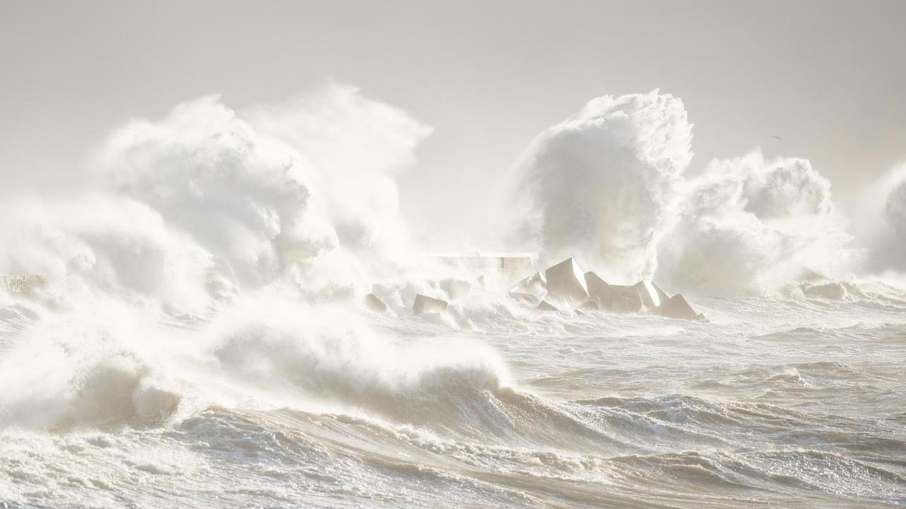 Das Meer war schon häufig Objekt romantischer Verklärung: Malerisches Sturmtief vor Helgoland